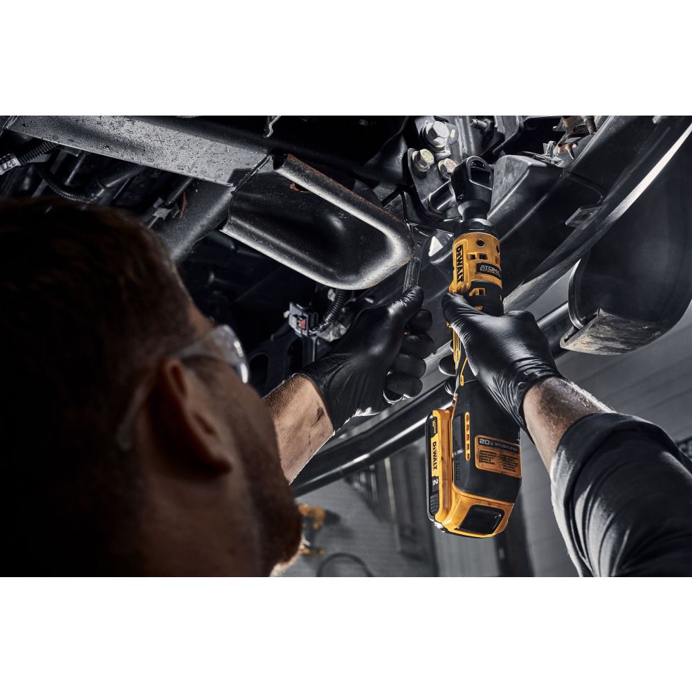 Аккумуляторный угловой гайковерт DEWALT DCF512N