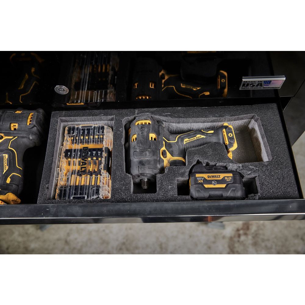 Аккумуляторный гайковерт DEWALT DCF901P1