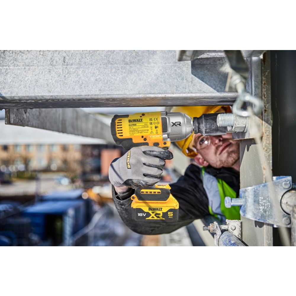 Аккумуляторный гайковерт DEWALT DCF900N