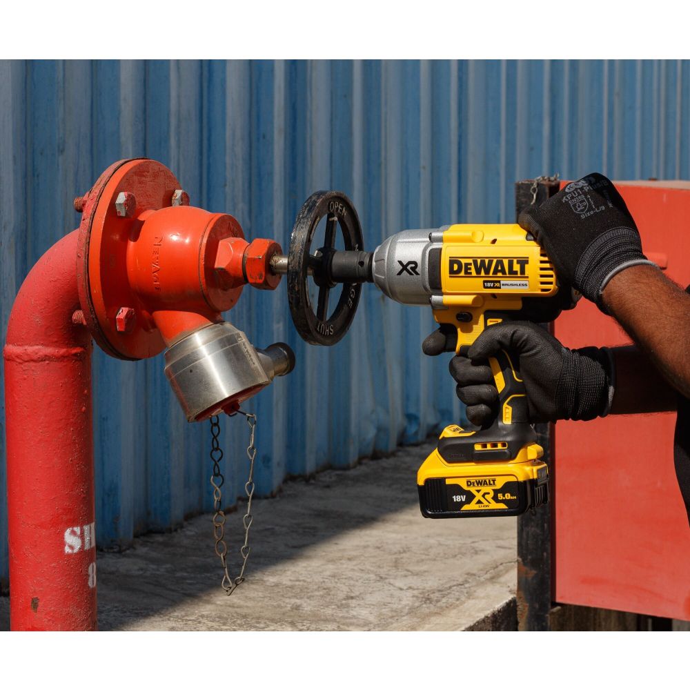 Гайковерт DEWALT DCF899N-XJ Этот мощный инструмент предназначен для работы с металлическими конструкциями и обладает высокой надежностью благодаря износостойкому двигателю и прочному металлическому редуктору. Охлаждаемый вентилятором электродвигатель разв