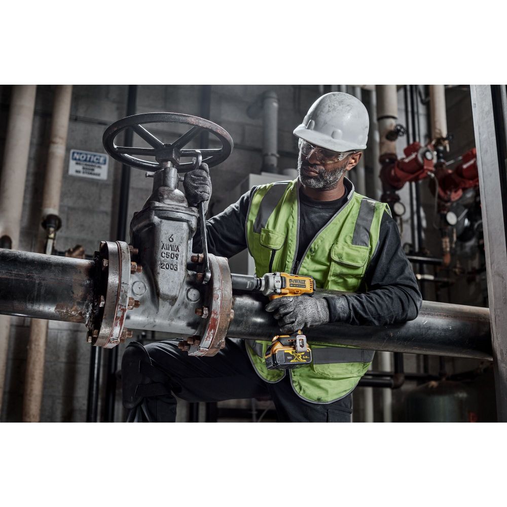 Аккумуляторный гайковерт DEWALT DCF892NT